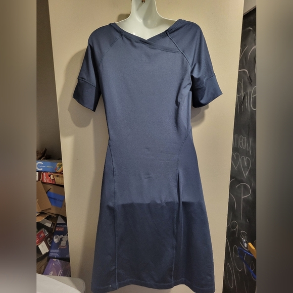 Columbia Women's Navy Blue Dress, Size Medium. - Picture 3 of 6